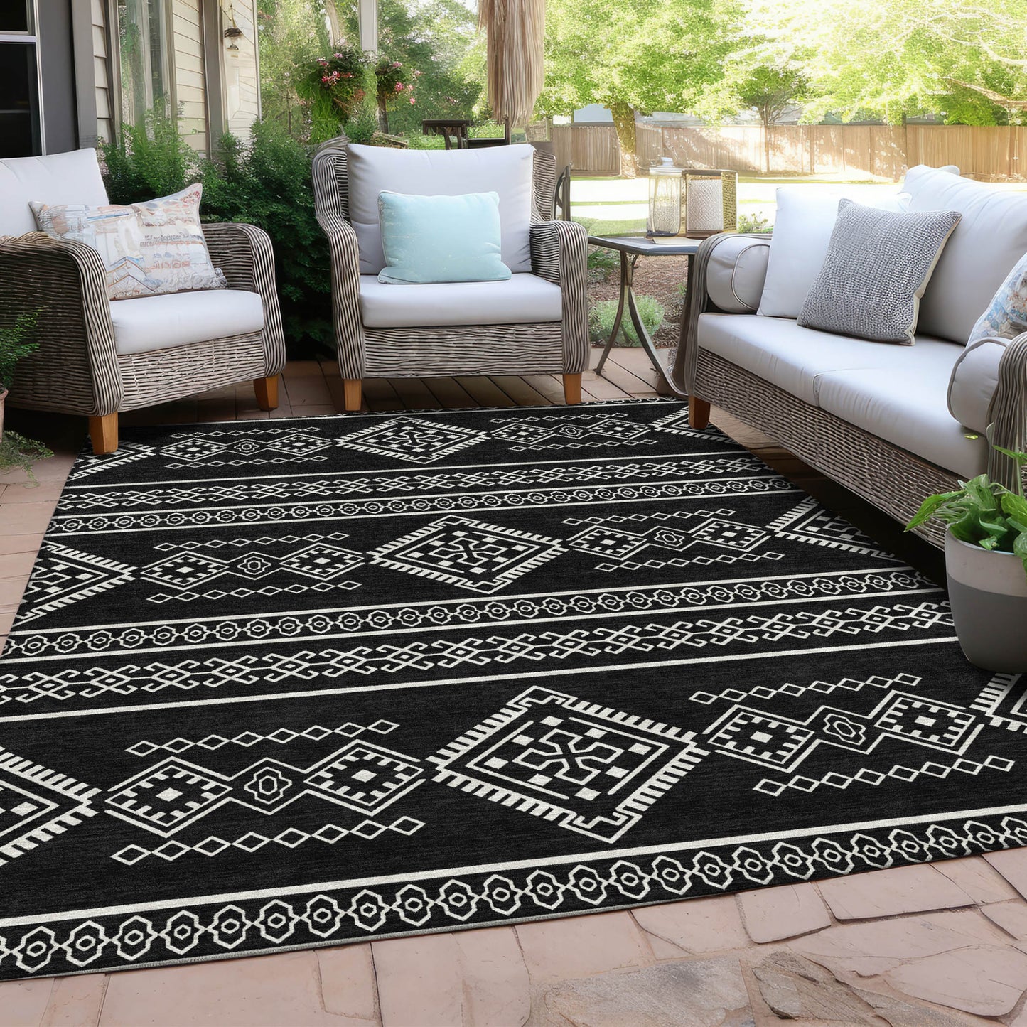 5' X 8' Black And Ivory Southwestern Washable Indoor Outdoor Area Rug-7